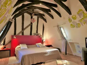 Image of Charming apartment, calm & air conditioning, well placed close to all amenities