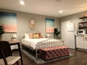Image of The SWEET SUITE Studio NEAR STRIP and AIRPORT!
