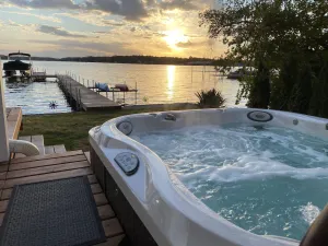 Image of Luxury lake house on amazing Klinger Lake