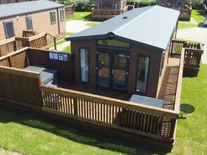 Image of HONEYSUCKLE LODGE, pet friendly, with hot tub in Staithes