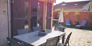 Image of Nice and cosy 3 room apartment planted with tress and pool