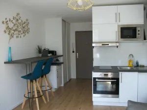 Image of "Monplaisir", parking, canapé-lit neuf confortable, idéal voyages d'affaires et tourisme, proximité commerces, gare, Université Lyon 3 , Tram T2, T4 et C25