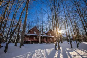 Image of Family-friendly spacious cabin in gated community overlooking the NRG Bridge