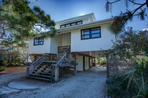 Image of 3BR\/2BA 1st Tier, Timeless Beauty w\/ Easy Beach Access & Clubhouse w\/ Pool!