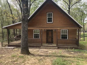 Image of Charming 3 Bedroom 2 Bath Cabin near Sardis Lake