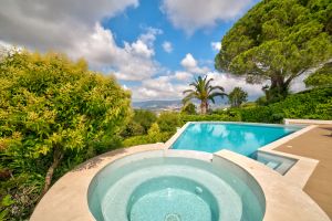 Image of 6 Bedrooms Luxury Villa