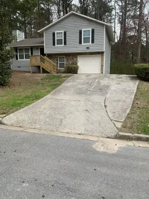 Image of Spacious 4 bathroom house quiet neighborhood