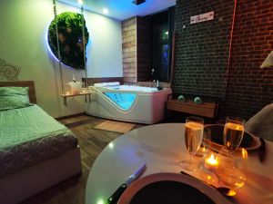 Image of L'éden: private Jacuzzi