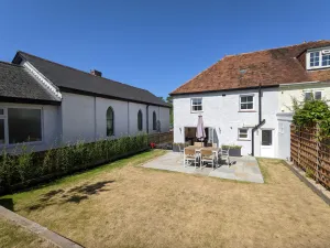 Image of 1 Rainbow Villa, Westbourne - sleeps 5 guests  in 3 bedrooms