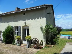 Image of Characterful and Spacious 2 Bedroom Gite, Sleeps 4 with Dedicated Pool