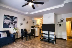 Image of Chic & Cozy 2 bedroom - 1 bathroom - RATED BEST