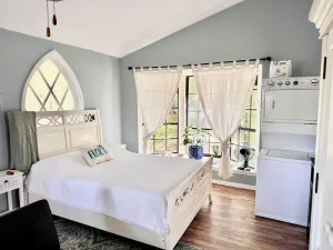 Image of Guesthouse - no cleaning fee! Studio cottage in the woods