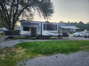 Image of Camper on campsite