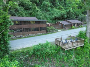 Image of Secluded Lodge w\/ grill + Free Coffee and Tea