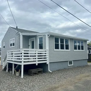 Image of Cozy Cottage 3 min walk to Plum Island Beach