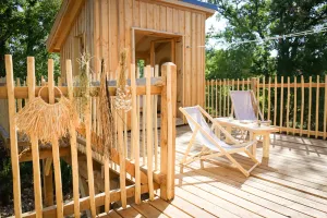 Image of Cabane Perchée au Concept Unique sur Rails