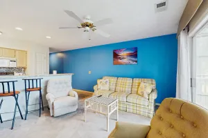Image of Lovely condo with pool, tennis, hot tub, golf, central AC, & washer\/dryer