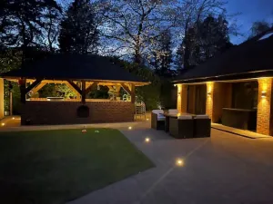Image of A Warm Welcoming Cosy Bungalow, 10 mins to Windsor + Only 15 mins away from Heathrow