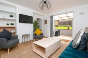 Image of Super King Bed Free Parking Alexa Garden Patio BBQ Sleeps 6