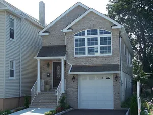 Image of 15 mins away from NYC & American Dream Mall. 3 BR -2 Baths. Free Washer & Dryer
