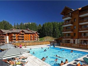 Image of Ski-in\/ski-out & foot of the slopes, 3rd floor, swimming pool, balcony, 40m², Vars