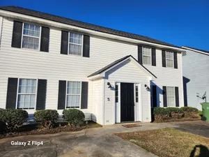 Image of Townhouse in Florence SC closed to MUSC medical center.