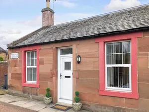 Image of You’ll love the extra space that this charming cottage offers.