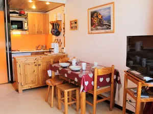 Image of Cozy studio in Vars with balcony, near slopes and shops, parking included