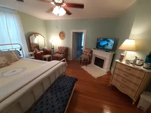 Image of Victorian Spa EnSuite @ Nottingham PL, King Bed, Jacuzzi Near UVa-Wise & Main St