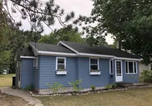 Image of Cozy, Clean, Pet-Friendly Cottage - Newly Remodeled Bathroom! Walk to Town