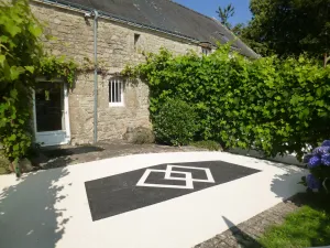 Image of Ty Kreiz cottage: comfort and character in 15th century walls