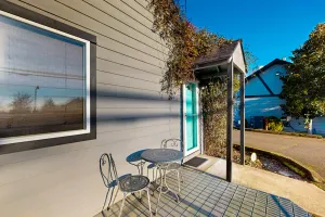 Image of Contemporary wine country cottage with deck in the heart of Dundee