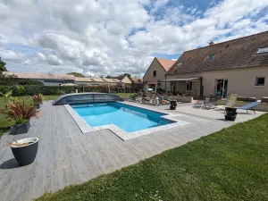 Image of Titre proposé : Gîte familial avec piscine chauffée, jardin et jeux pour enfants à l'orée de la forêt d'Orléans - FR-1-590-432