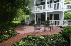 Image of Carriage House under Live Oaks In Historic Downtown Beaufort with Patio Garden