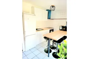 Image of Charming 2-bedroom apartment 400m from station center