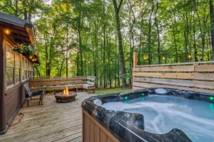 Image of Cozy Bear-Themed Mountain Cabin in Harpers Ferry with Relaxing Jacuzzi Hot Tub