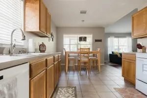 Image of Cozy 3\/2 Home with Comfy Beds & Ample Parking - Your Perfect Getaway