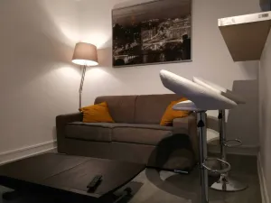 Image of Comfy Parisian studio!