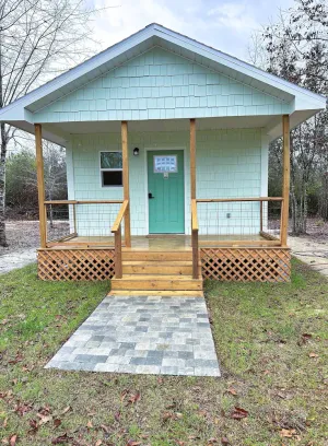 Image of Luxury Cabin At Blackwater Getaway, Short Walk Downhill To The River!