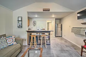 Image of Near Natl Park Hollywood Park Hot Springs Home