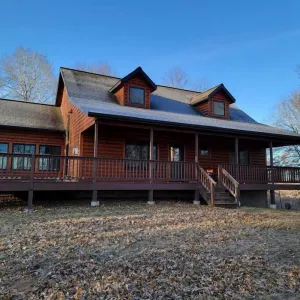 Image of Spacious Cabin in the woods on Island Lake