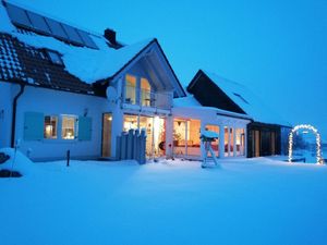 Image of VILLA KUNTERBUNT, quiet flat in the countryside, single room \/ 3-room apartment rental