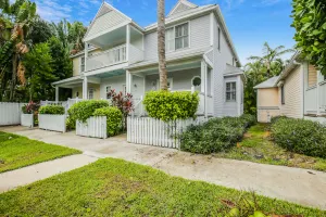 Image of Tropical oasis near all the action with central AC & balcony