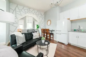Image of Modern Chic Suite - Amazing Location - GroupStay