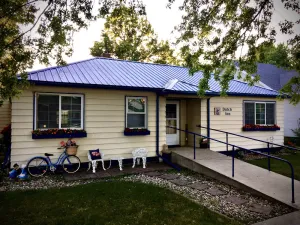 Image of Dutch Inn Guest House near Pipestone National Monument & Blue Mounds State Park