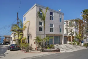 Image of Panoramic Views from Malibu to Palos Verdes and Catalina. Short walk to Strand.