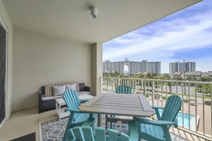 Image of Gorgeous Condo Overlooking the Pool