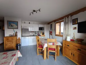 Image of Charming 3* Apartment, 6 Guests, Terrace & Garden, South-Facing, Pet-Friendly, Near Slopes