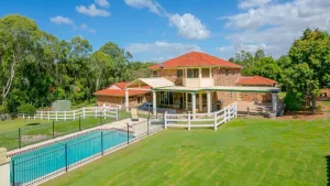 Image of Country Elegance - Acreage with pool