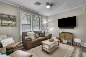 Image of Cute & KOZE cottage, walking distance to downtown Brenham!